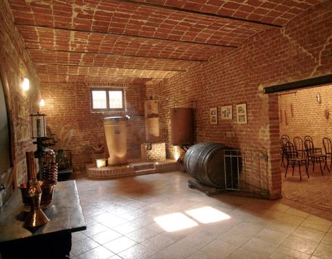 Antichi alambicchi con i quali si distillava la grappa