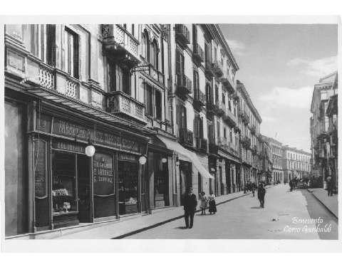 Le fabbriche riunite di torrone di Benevento in corso Garibaldi (inizio secolo)
