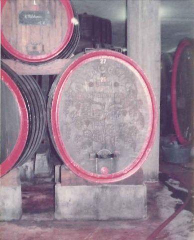 Botti di affinamento nell’attuale sede di Cantina Tramin prima della ristrutturazione del 2008, anni ottanta