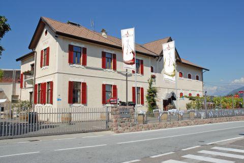 La sede con la nuova insegna, 2007