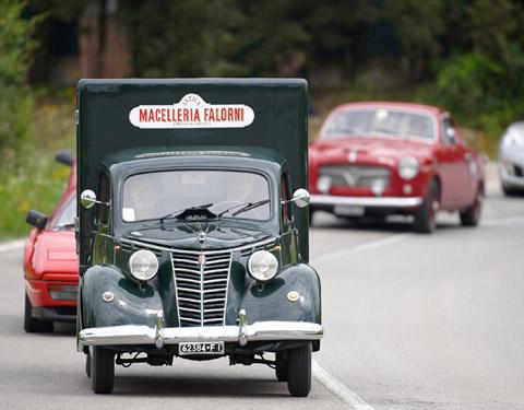 Il furgoncino Falorni del 1950 alla Mille Miglia del 2010