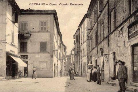 Ceprano, corso Vittorio Emanuele dove è presente tutt'oggi l'attività commerciale 