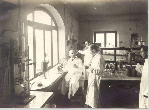 Laboratorio dell'Istituto Maragliano in piazza del Popolo