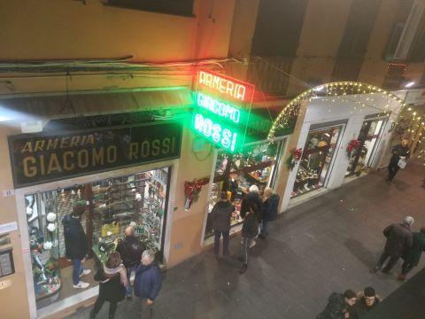 L'esterno del negozio oggi