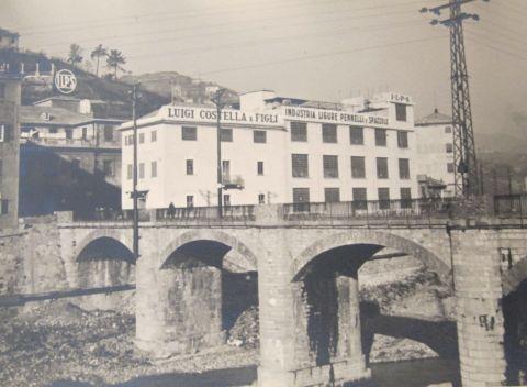 Lo stabilimento in una foto d'epoca