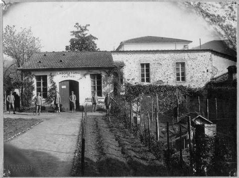 L'antico laboratorio in una foto d'epoca