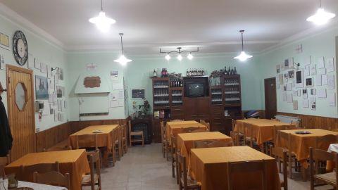 L'interno della trattoria