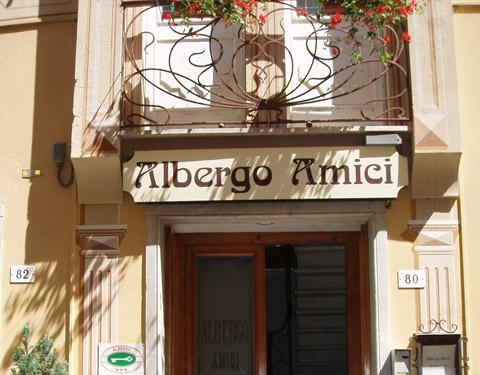 Attuale ingresso principale dell’albergo