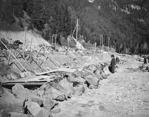 Arginature del torrente Avisio a Canazei in provincia di Trento (1955-56)