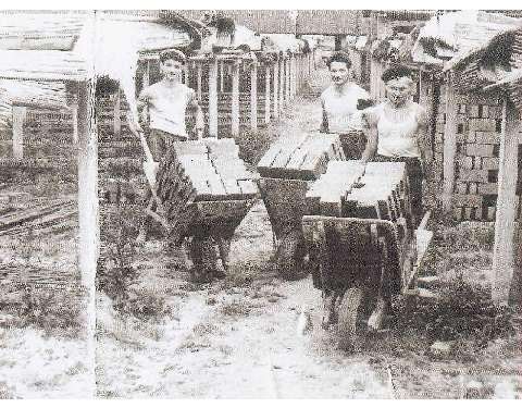 Lavoratori in fornace, anni sessanta