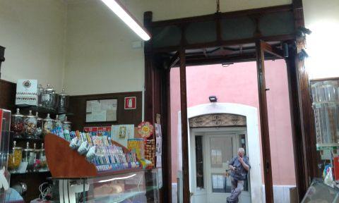 L'interno del bar, oggi