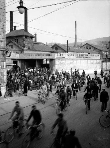 Uscita degli operai, ottobre 1948