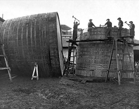 Costruzione di grandi tini (inizi del Novecento)