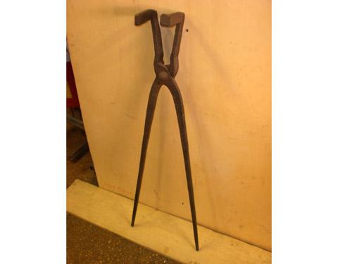 Tenaglia da forgia di oltre 8 kg