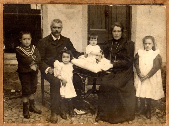 Antonio Zatti con la moglie e il primogenito Alessandro, primi anni del Novecento