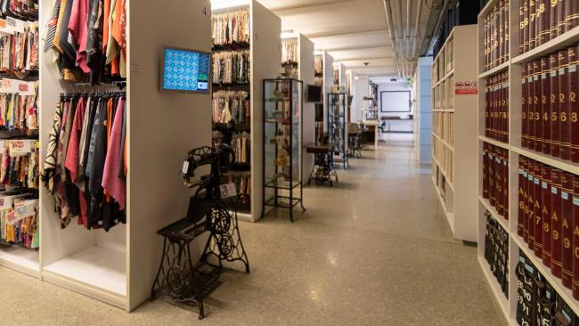 Una sezione dell'archivio tessile