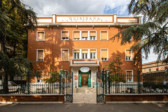 L'ingresso principale della casa di cura, oggi