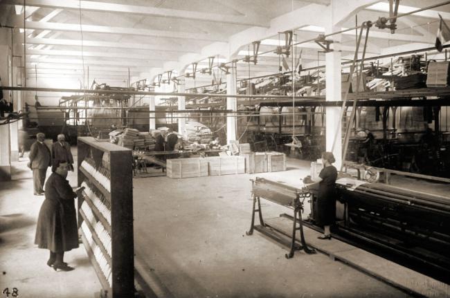 Il reparto tessitura, 1927