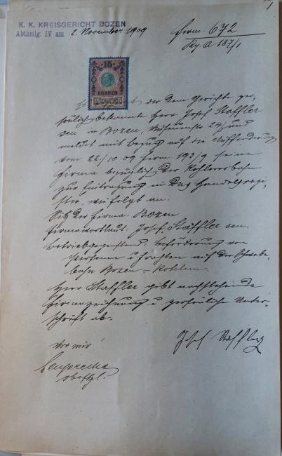 Iscrizione dell'impresa al Tribunale Circondariale di Bolzano: "Si presenta davanti al tribunale il Sig. Josef Staffler sen. persona nota e conosciuta, residente in Bolzano, via Museo 24, e con riferimento alla richiesta del 22/10.1909, Reg. Imp. 193/9, iscrive la sua impresa Funivia del Colle nel Registro delle Imprese come segue::"........