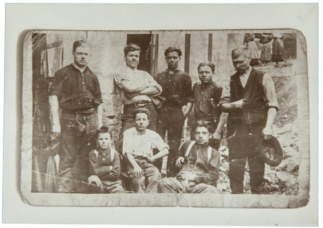 Lavoratori Cartiera Giustacchini di Nave ad inizio Novecento. Nave, archivio Rossetti