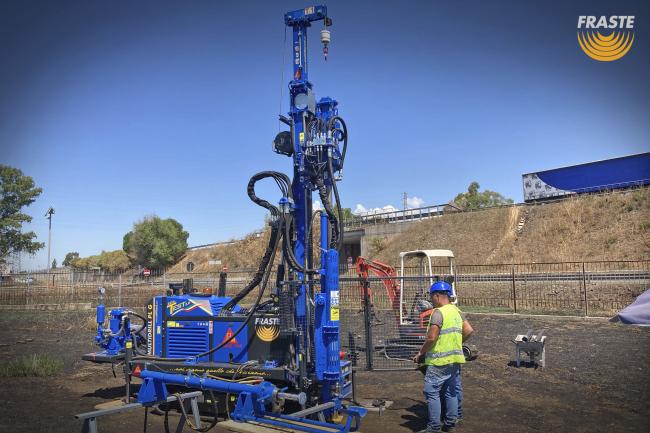 Perforatrice per interventi di geotecnica, 2023 