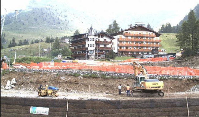 Realizzazione di una scarpata in terre armate atte a sostenere una futura strada carrale soprastante Foppolo, 2012
