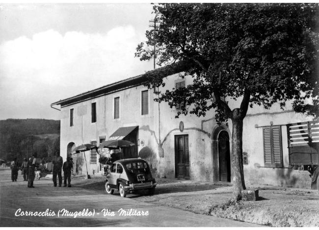 Nello Cipriani, secondo da destra, anni Sessanta