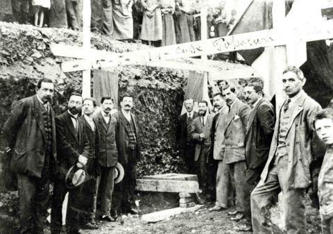 La posa della prima pietra, 1914