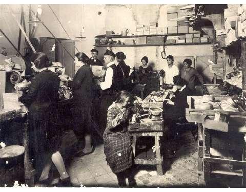 Laboratorio della Giovanni Ascione & Figlio, anni venti
