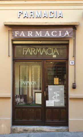 L'ingresso della Farmacia
