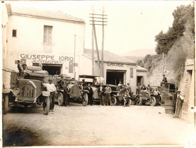 Agli inizi dell'attività di autotrasporto, anni Venti del Novecento