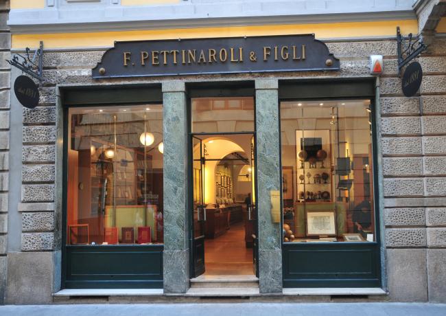 L'esterno dell'esercizio commerciale, oggi