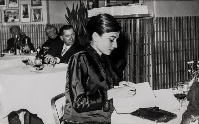 Audrey Hepburn a tavola, anni Cinquanta  