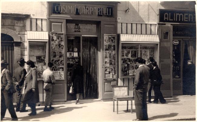 L'esterno del negozio, anni Cinquanta