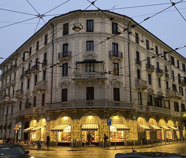 Le vetrine del negozio, anni Duemila
