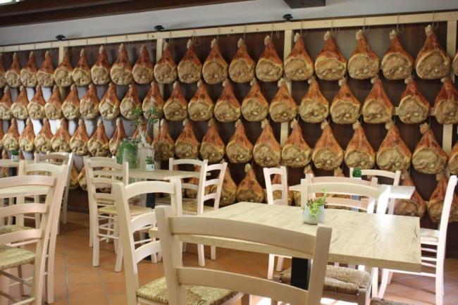 Particolare dell'area degustazione, oggi