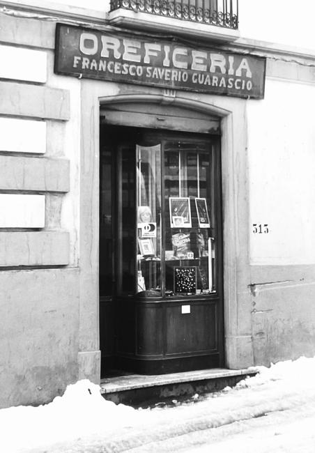 L'esterno della gioielleria , anni Sessanta