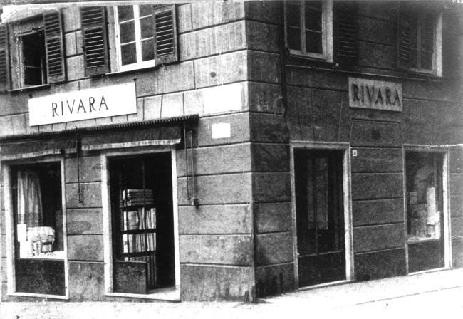 L'esterno del negozio, anni Trenta  