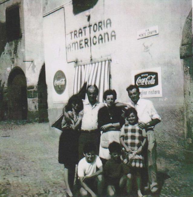 Ingresso della trattoria (metà Novecento)