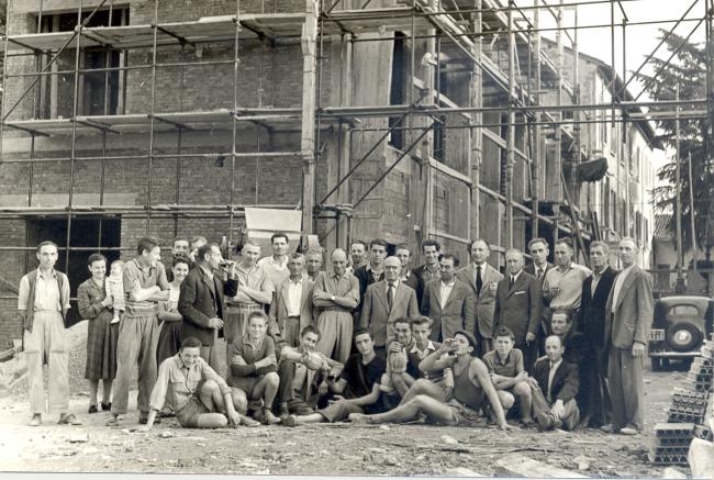 Enrico Ardesi nel cantiere Castegnato (BS) delle suore Ancelle della Carità (1951)