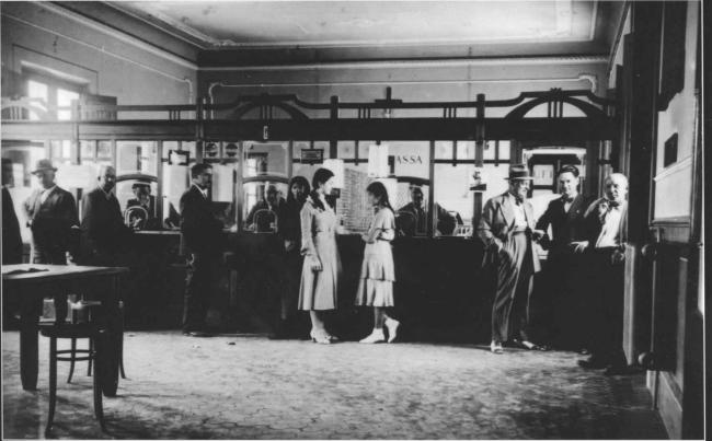 Il salone della Banca negli anni Quaranta