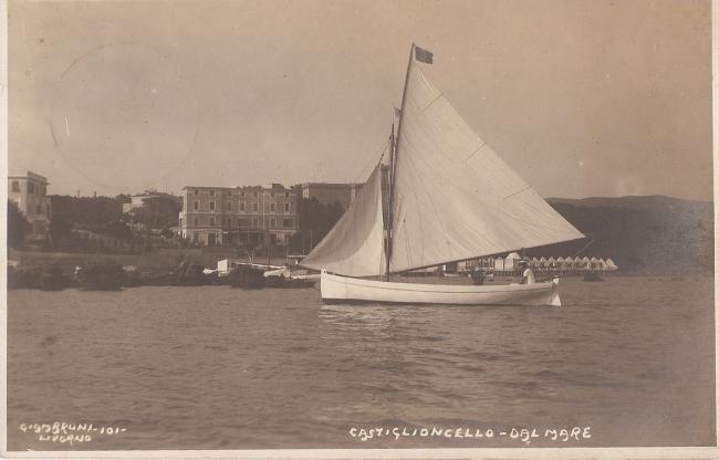Un'immagine storica dell'hotel, visto dal mare