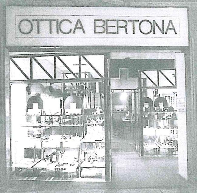 Foto storica dell'esterno del negozio