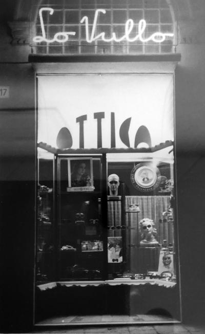 La vetrina in via Atenea nel 1950