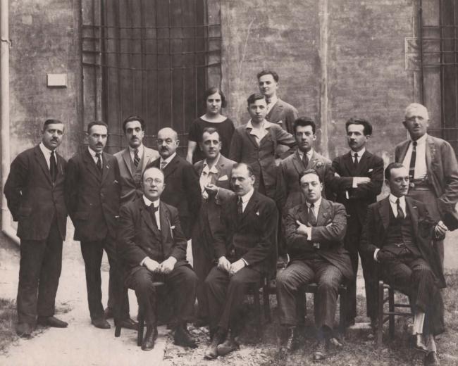 Il personale della farmacia, 1923