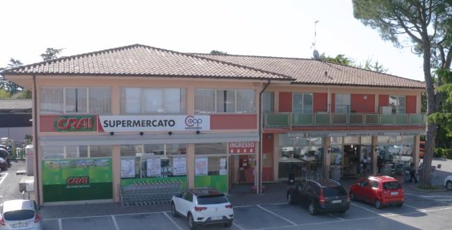 La sede del negozio di alimentari e bar, 2022 