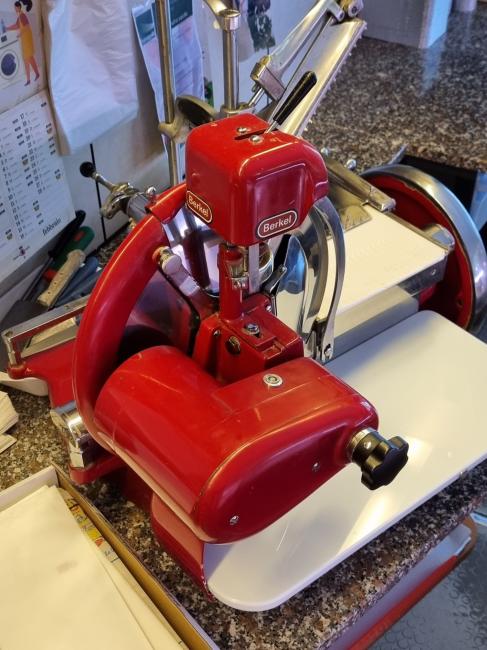 L'affettatrice originale Berkel del 1921, revisionata più volte e ancora funzionante
