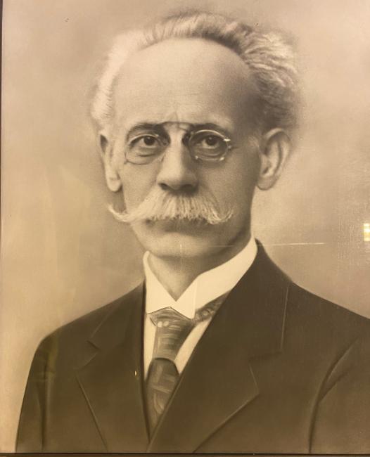 Ritratto del fondatore Antonio Casartelli