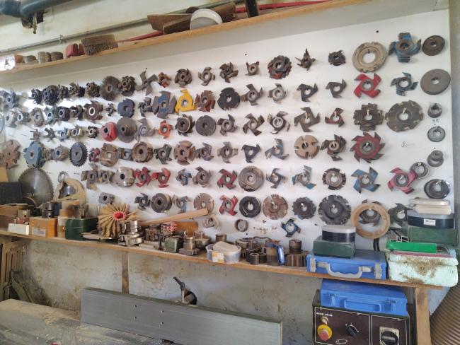 Dettaglio frese per profilatura legni scarfing (profilatura con conca più o meno profonda) utilizzati nella produzione di laminati a freddo
