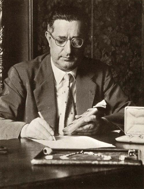 Mario Buccellati al lavoro nel suo studio, anni Sessanta
